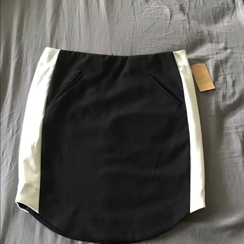 Black &white Rachel Roy skirt with front pockets